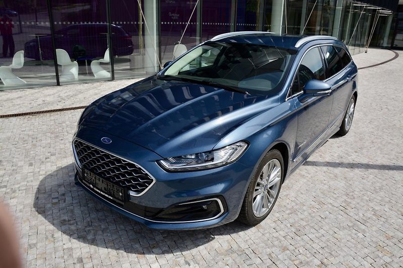 Ford Mondeo (2020) 2.0 187ps Hybrid ecvT VIGNALE  - fotka 40 z 40
