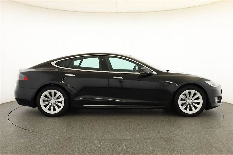 Tesla Model S (2018) 75D - fotka 6 z 27