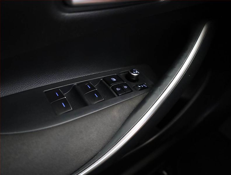 Toyota Corolla (2021) GR Sport 1.8 Hybrid, Automat - fotka 12 z 16