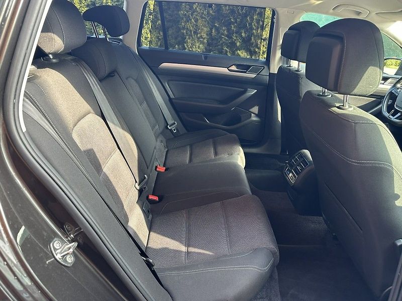 Volkswagen Passat 2.0 TDi 110kW - fotka 19 z 24