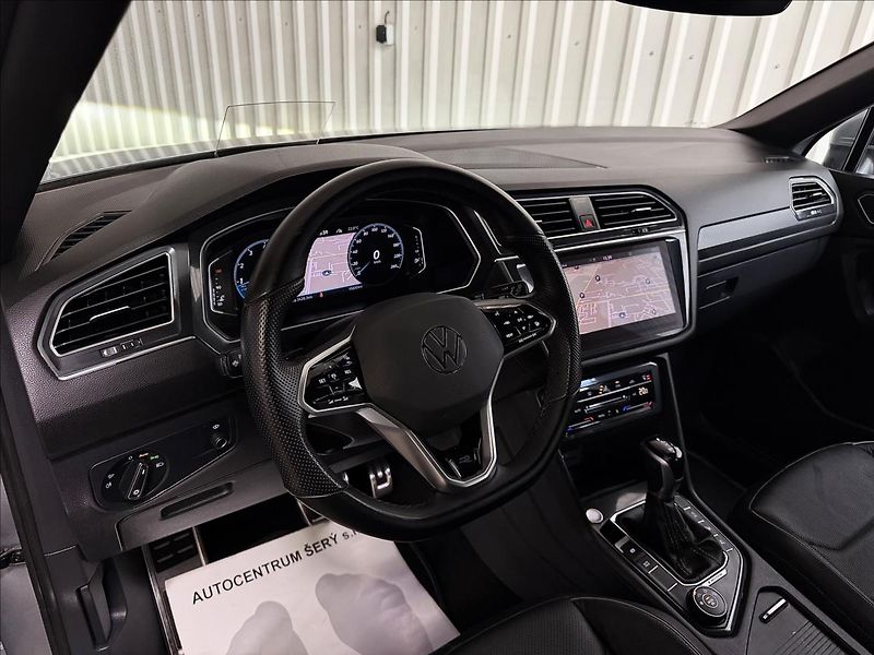 Volkswagen Tiguan Allspace R-LINE 180kW DCC H&K HUD PANO - fotka 15 z 50