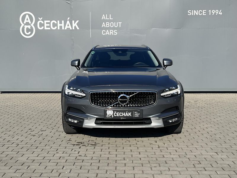 Volvo V90 (2019) 2.0d*173Kw*CrossCountry*4x4*AT - fotka 2 z 43