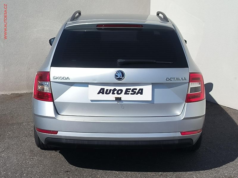 Škoda Octavia (2018) 1.6TDi, ČR, Ambition, zámek - fotka 5 z 18