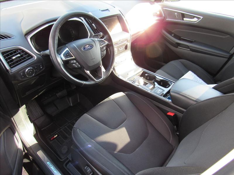 Ford Edge 2,0 TDCi EcoBlue 175kW 4x4 Aut - fotka 9 z 33