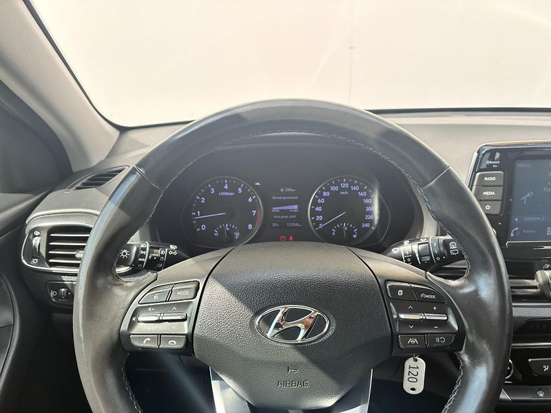 Hyundai i30 1.5 DPi 81kW FAMILY Comfort - fotka 14 z 21