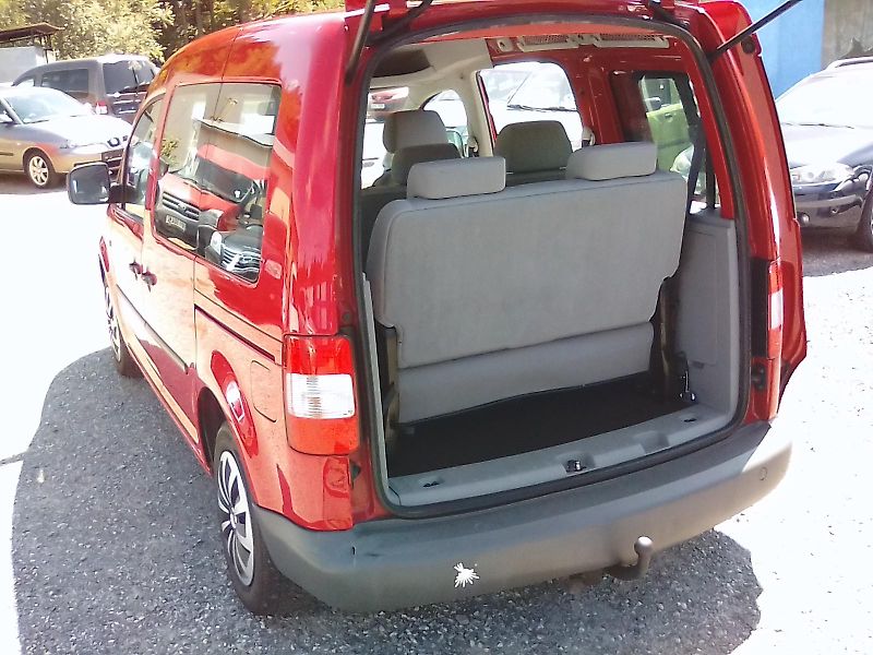 Volkswagen Caddy (2009) 1.4i 16V / LPG, 7.míst, závěs - fotka 32 z 38