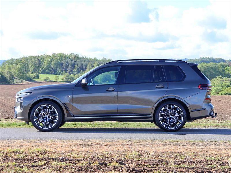 BMW X7 3,0 40d 250kW Xdrive M-Paket D - fotka 4 z 49