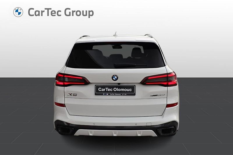 BMW X5 xDrive30d - fotka 4 z 15