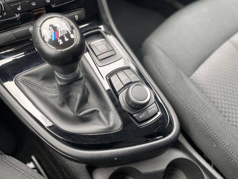 BMW Řada 2 216i 80 kW Active tourer - fotka 23 z 28