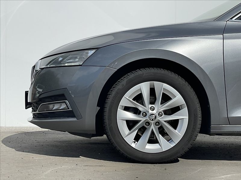 Škoda Octavia 2,0 TDI DSG Style Plus NAVI - fotka 20 z 24