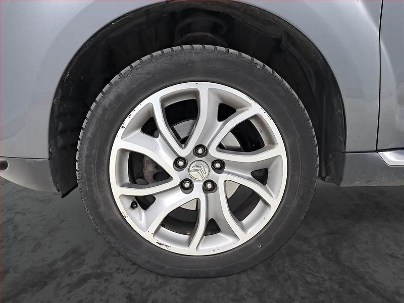 Citroën C-Crosser (2007) 2.2 HDI, 4X4, 7 míst - fotka 15 z 21