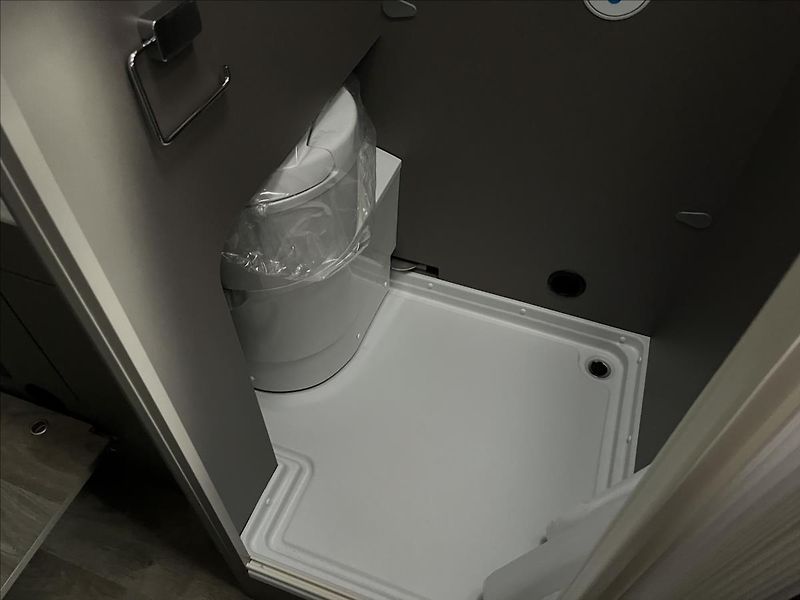 LMC INNOVAN 592 TDCi  2,0 - fotka 9 z 16