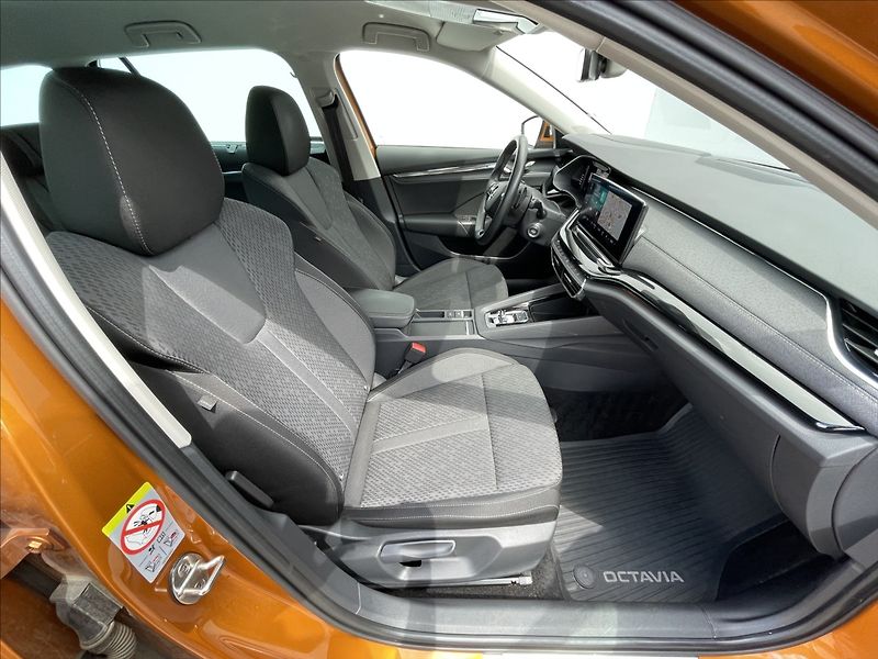 Škoda Octavia 2,0 TDI DSG Combi Style+ TAŽNÉ - fotka 19 z 25