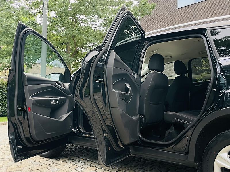 Ford Kuga 2.0TDCi 4x4 MAN TAŽNÉ VÝHŘEV - fotka 20 z 44