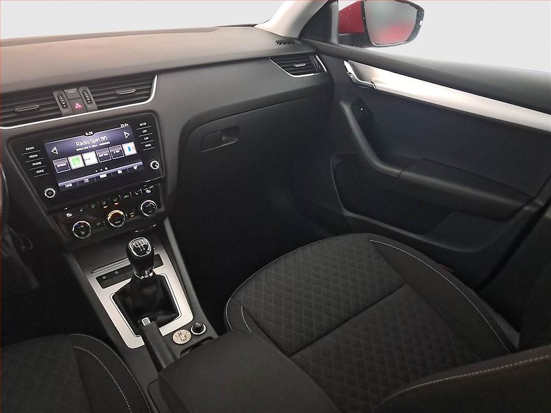 Škoda Octavia (2017) 1.6 TDI, Tempomat - fotka 8 z 16