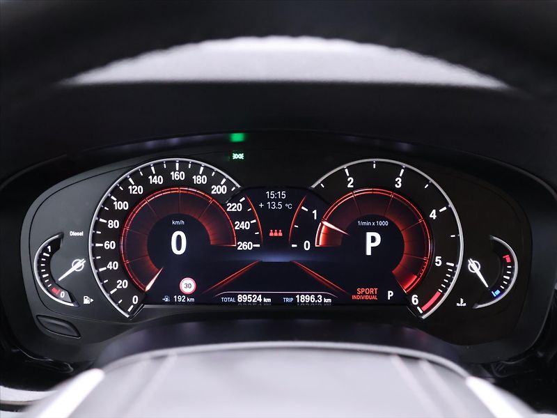 BMW Řada 5 2,0 520d Luxury Line CZ DPH - fotka 19 z 34
