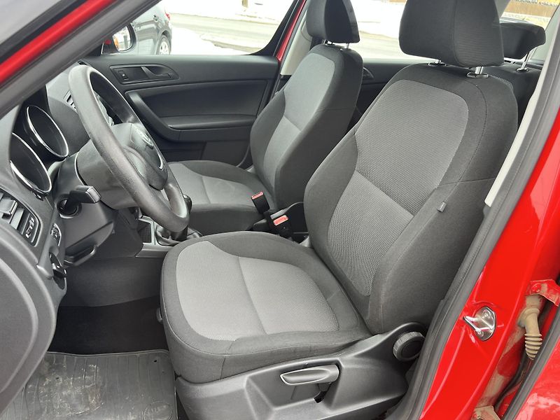 Škoda Yeti 1.2TSI 77KW,1MAJ,TZ,KLIMA,CZ - fotka 13 z 41
