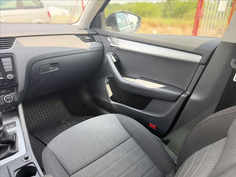 Škoda Octavia 2,0 STYLE EL.KUFR, VYHŘ.ČELNÍ - fotka 23 z 34
