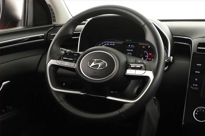 Hyundai Tucson (2022) 1.6 T-GDI - fotka 8 z 12