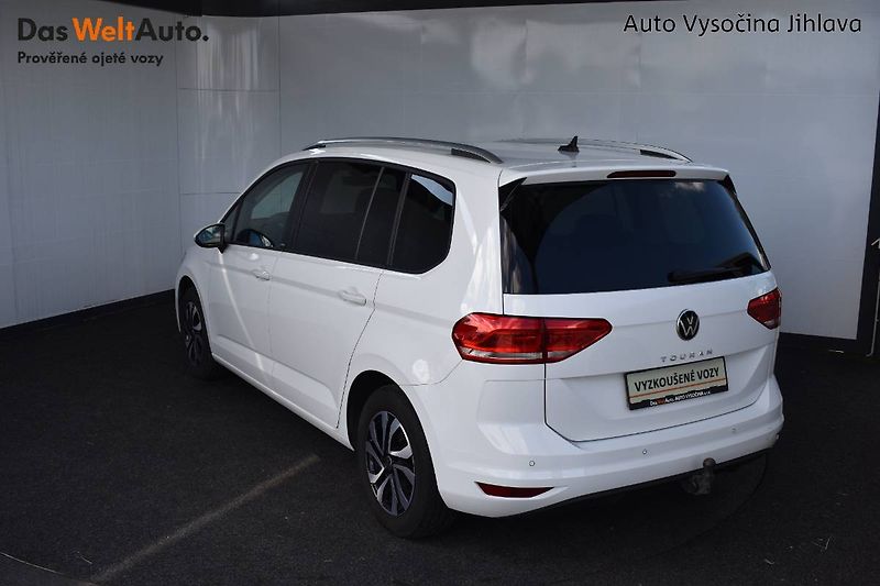 Volkswagen Touran (2022) 1.5TSI 110kW,tažné,záruka,LED - fotka 9 z 25