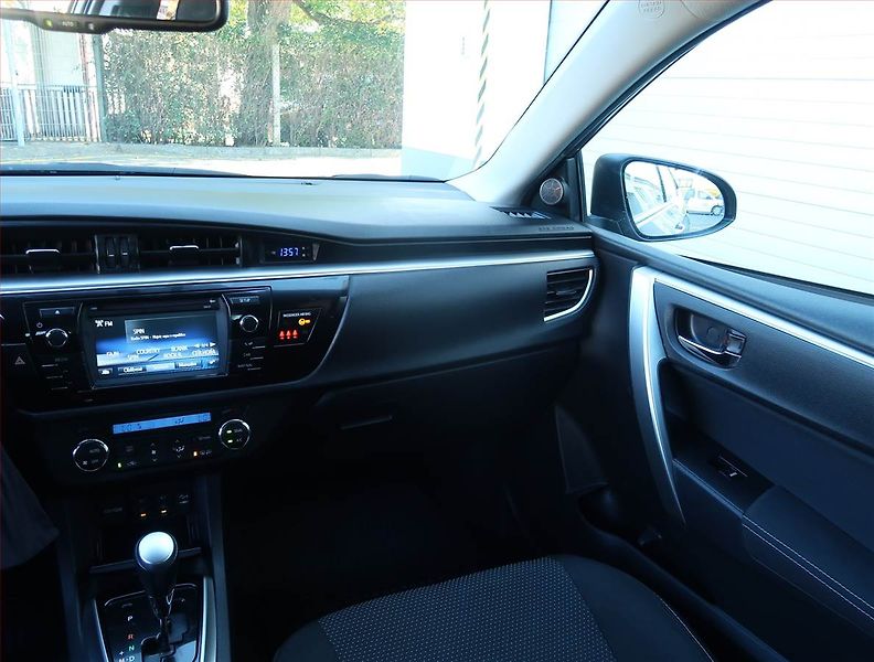 Toyota Corolla (2016) 1.6 Valvematic, Automat - fotka 8 z 22