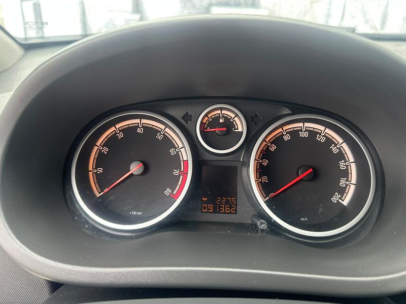 Opel Corsa (2010) 1.2i,63KW,TEMPOMAT,111 EDITION - fotka 12 z 24