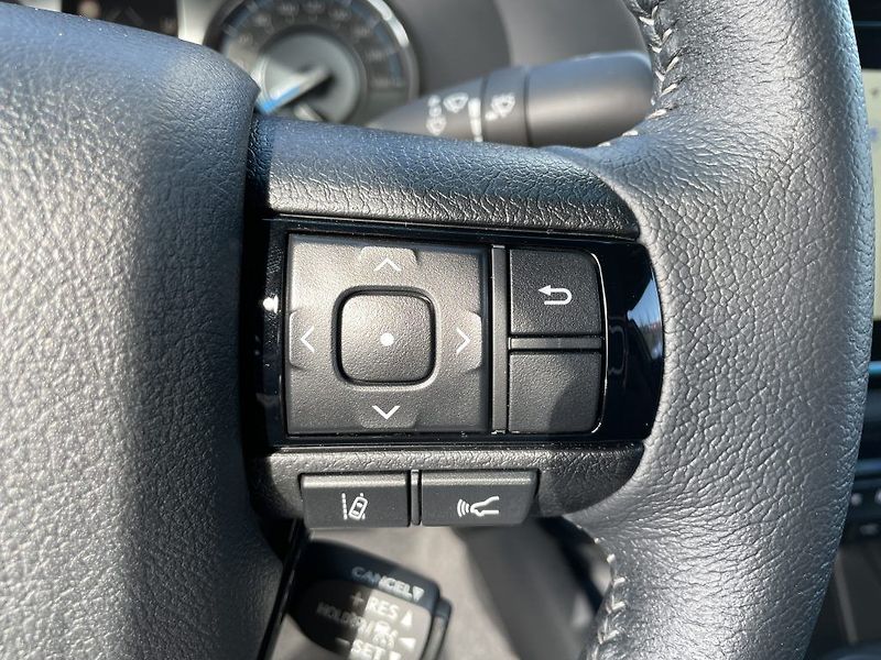 Toyota Hilux 2.8D Invincible ODBĚR 3/2027 - fotka 22 z 31