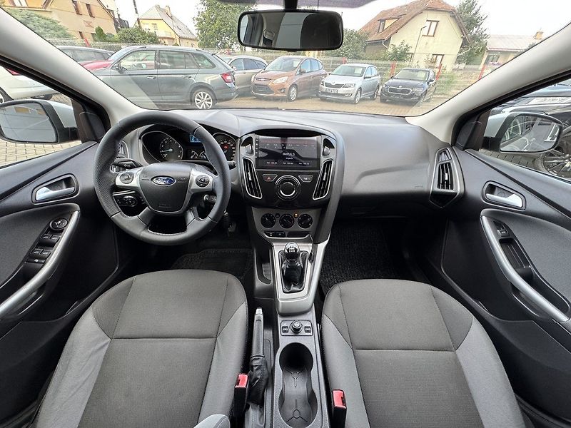 Ford Focus (2011) 1.6i Ti-VCT Klima Winter Paket - fotka 6 z 46
