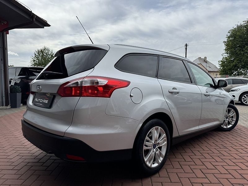 Ford Focus (2011) 1.6i Ti-VCT Klima Winter Paket - fotka 2 z 46