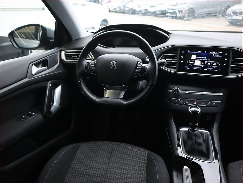 Peugeot 308 (2021) Style 1.5 BlueHDi, Serv.kniha - fotka 7 z 20