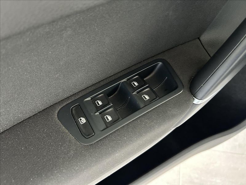 Volkswagen Golf Sportsvan 1,6   TDI 81kW,SERVISKA,WEBAST - fotka 8 z 25