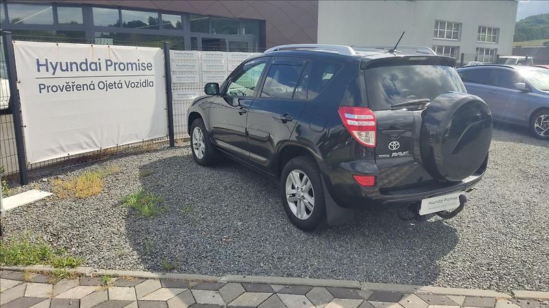 Toyota RAV4 2,2 D-4D 4x4 SOL PREMIUM - fotka 16 z 22