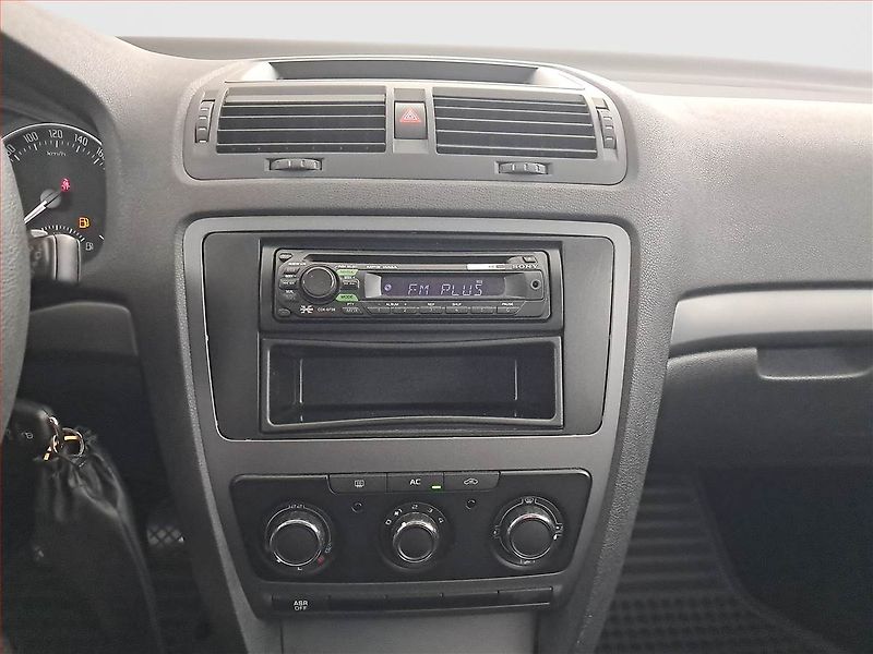 Škoda Octavia (2010) 1.2 TSI, ČR,1.maj, Serv.kniha - fotka 12 z 14