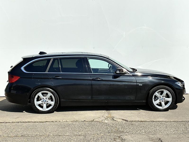 BMW Řada 3 320d 135kW xDrive - fotka 3 z 26