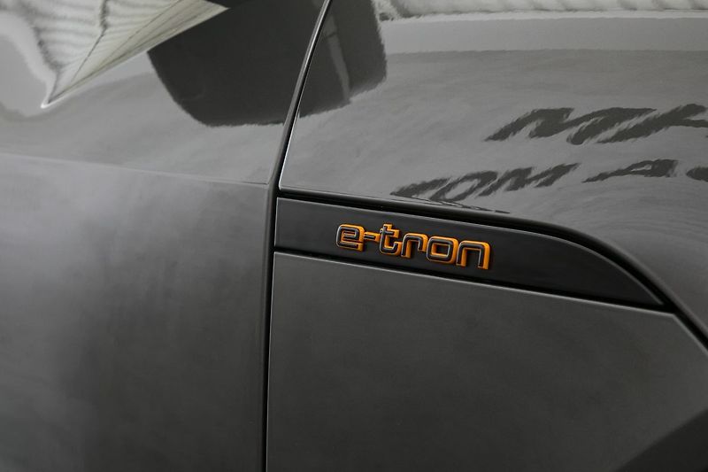 Audi e-tron 55 300kW SB BlackEdit ZÁRUKA - fotka 12 z 48