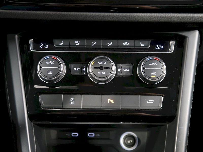 Volkswagen Touran (2022) HIGHLINE 1.5TSI 110KW EVO - fotka 31 z 41