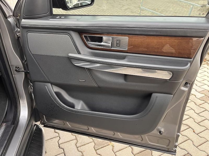 Land Rover Range Rover Sport (2010) 3.0 /180kW - fotka 14 z 44
