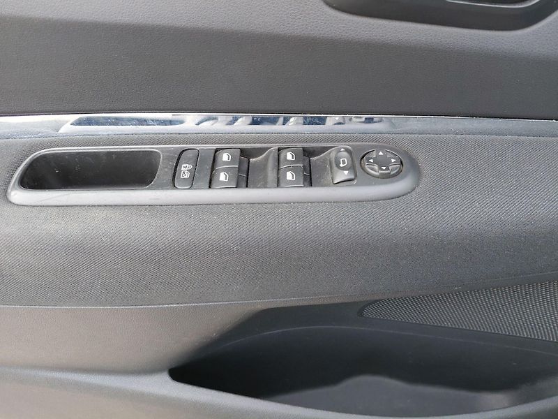 Peugeot 5008 (2014) 1.6HDi Active  - fotka 15 z 24
