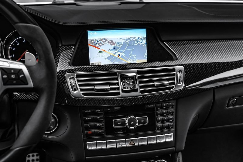 Mercedes-Benz CLS 63 AMG 4M, Designo Carbon H&K - fotka 19 z 28