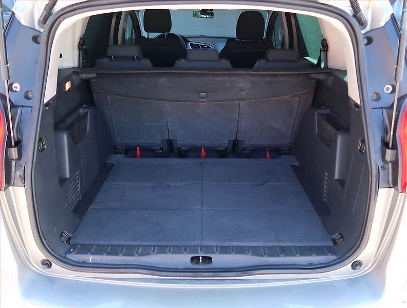 Peugeot 5008 (2014) Active Pack 1.6 HDi, Automat - fotka 14 z 16