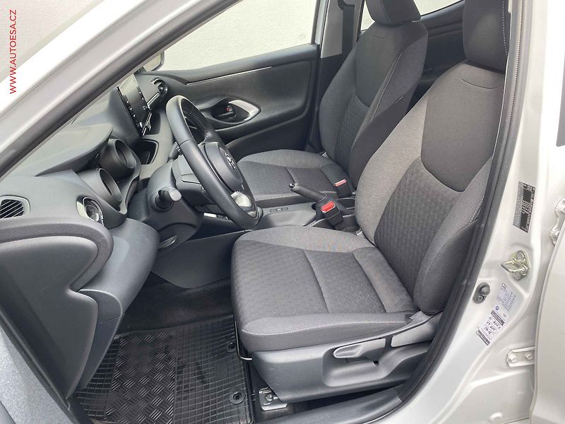 Toyota Yaris (2021) 1.5 VVT-i, ČR, Dynamic - fotka 9 z 15