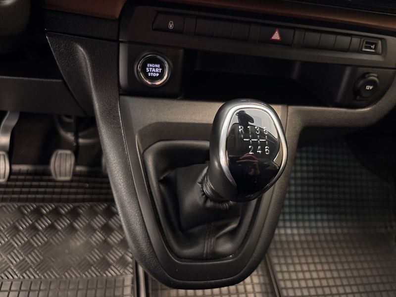 Toyota ProAce Verso 2.0 CDTI FAMILY LONG - fotka 19 z 33