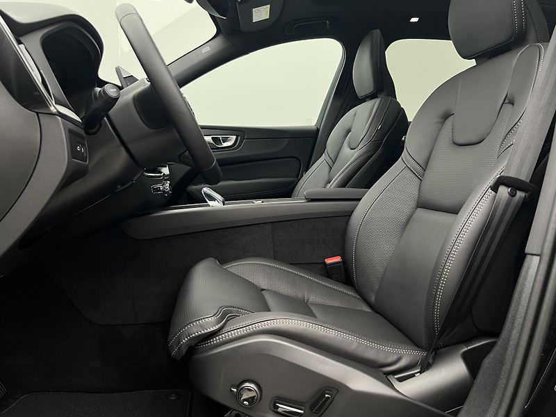 Volvo XC60 (2026) T6 AWD PLUS BRIGHT AUT - fotka 3 z 51