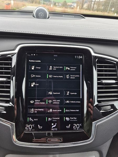 Volvo XC90 (2019) 2.0 /288kW - fotka 28 z 37
