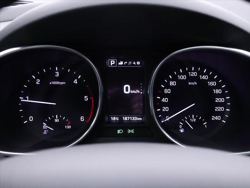 Hyundai Santa Fe 2,2 CRDI 147 kW Aut. 4x4 CZ - fotka 16 z 33