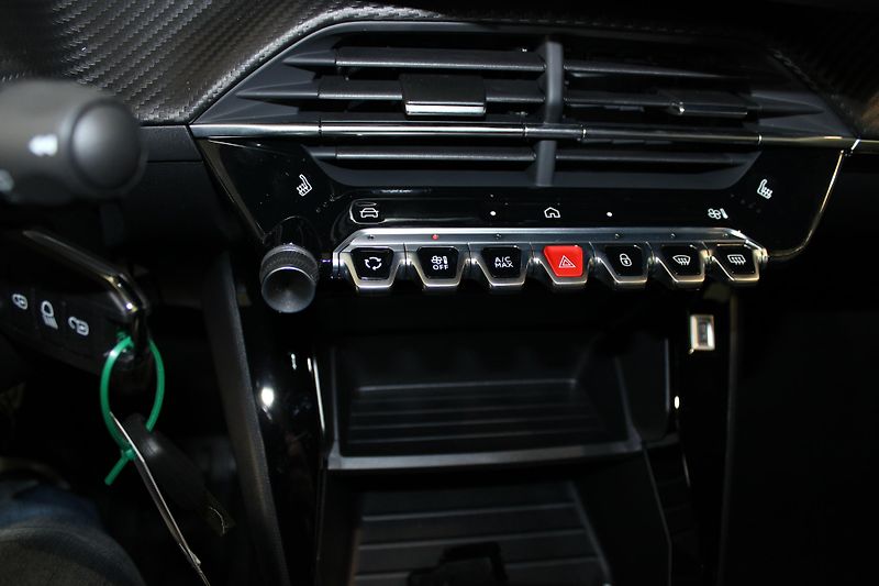 Peugeot 2008 (2025) STYLE PureTech 100 S&S MAN6 - fotka 10 z 17