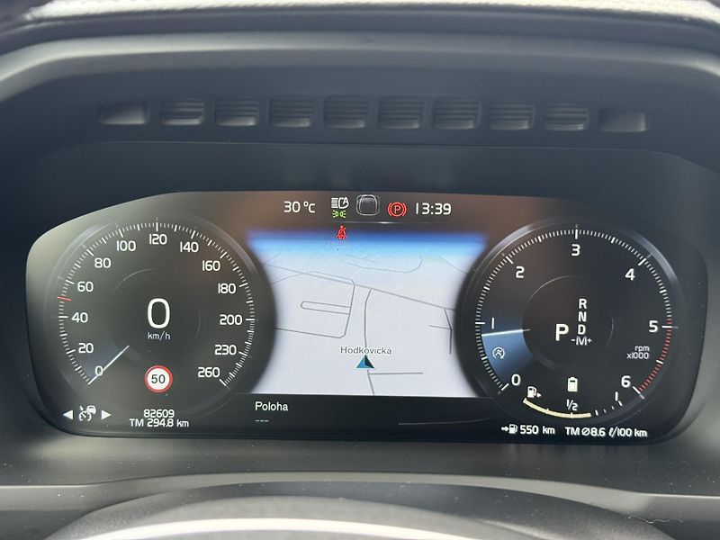 Volvo XC90 B5 (nafta) AWD // TZ // 1. maj - fotka 33 z 49