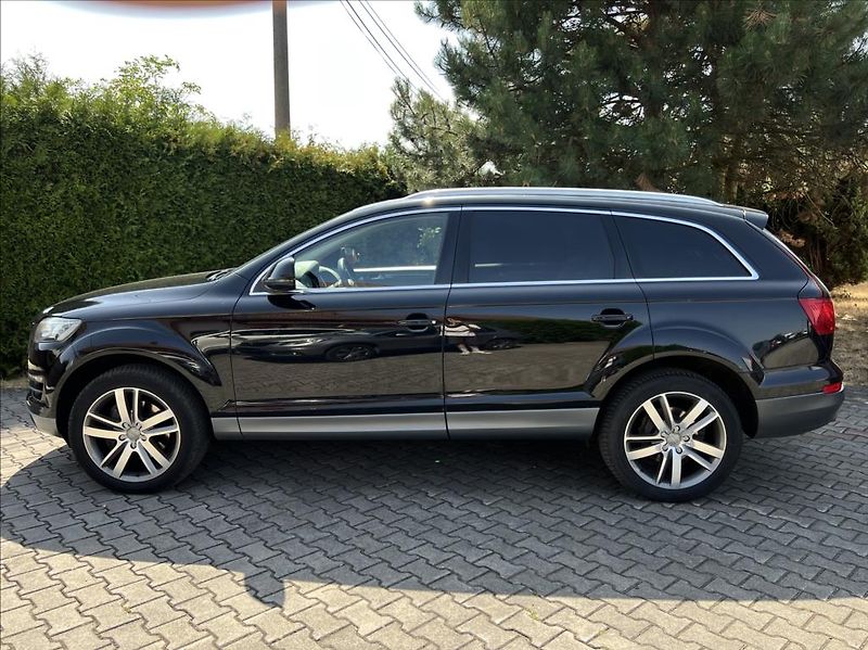 Audi Q7 3,0 TDi QUATTRO 7-MÍST - fotka 2 z 34