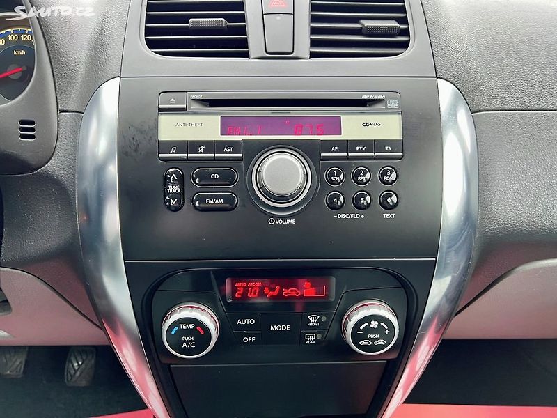 Suzuki SX4 (2011) 1.6i 88 kW Klima,Výhřevy,Stav - fotka 15 z 19