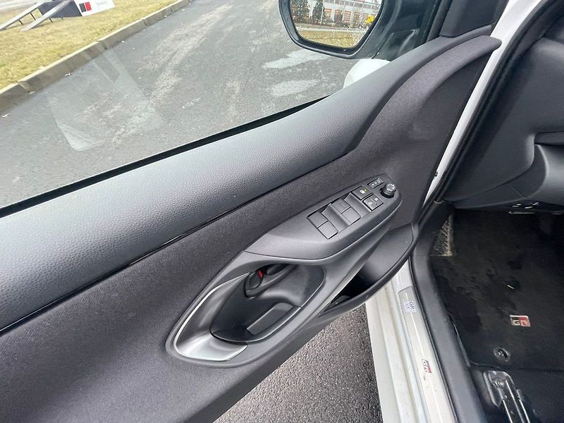 Toyota Yaris 1.5 Hybrid 130k GR-SPORT VIP - fotka 6 z 26
